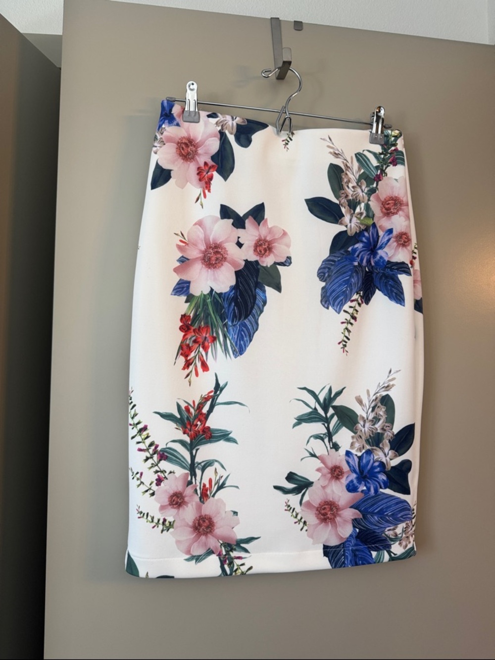 T Tahari Floral White & Floral Pencil Skirt Small